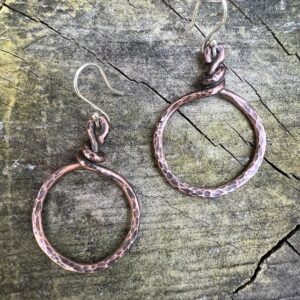 Hammered copper round earrings