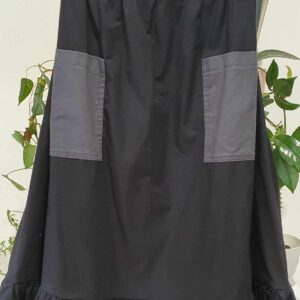 Waratah Skirt - Black with Grey Pockets Size XL