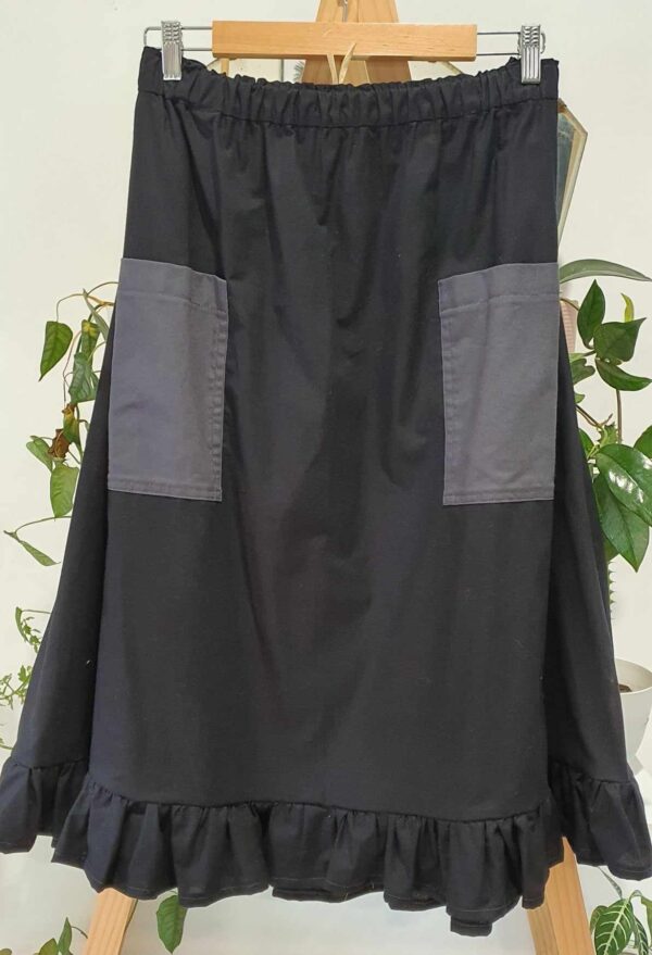 Waratah Skirt - Black with Grey Pockets Size XL